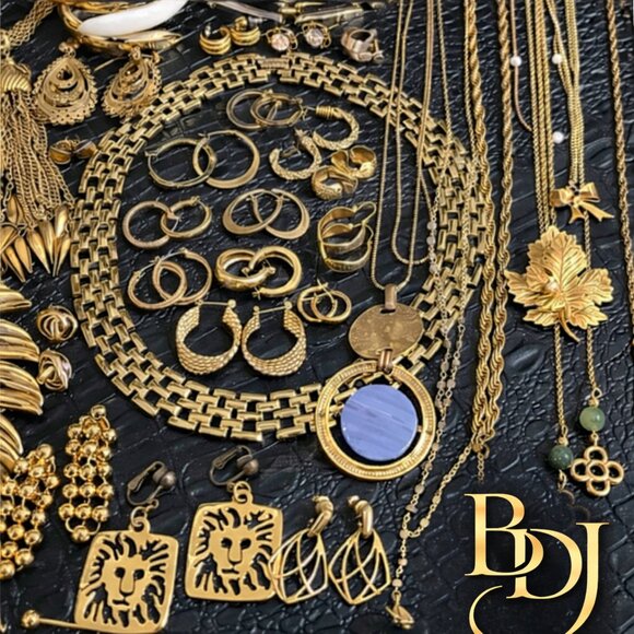 Belle Du Jour Jewelry - ⚜️ 2 LB Vintage Mod Jewelry Lot | Mystery Box for Resale, Craft, Repair, DIY ⚜️